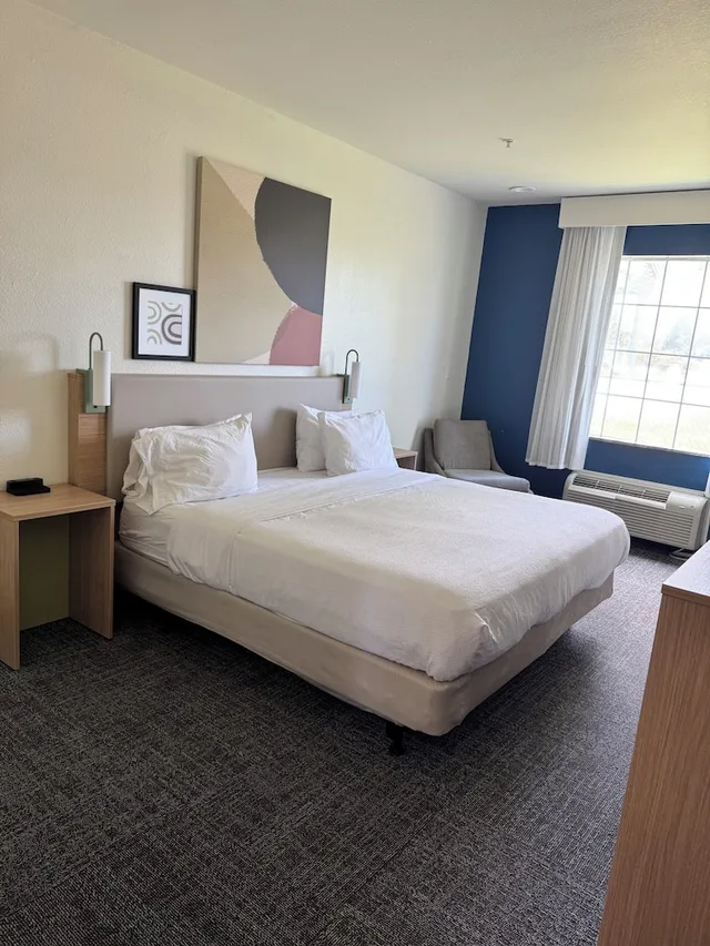 Room, King Bed, Accessible, Spark by Hilton Opelousas 1/5