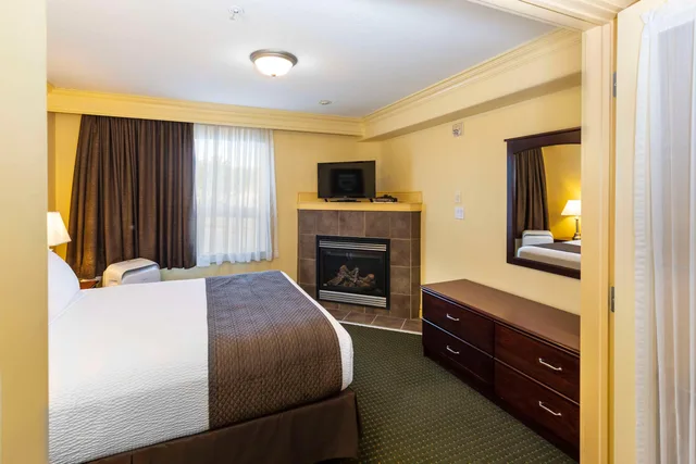 جناح بسرير كوين، Quality Inn & Suites Whitecourt 2/7