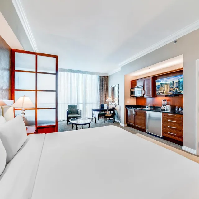 Adjoining, Deluxe, Suite, Balcony، Jet Luxury Resorts @ The Signature Condo Hotel 6/10