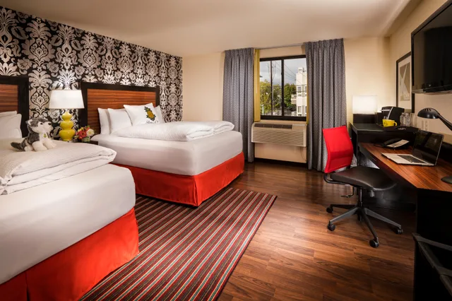 Duet, Queen Bed، Staypineapple At The Maxwell Hotel 1/2