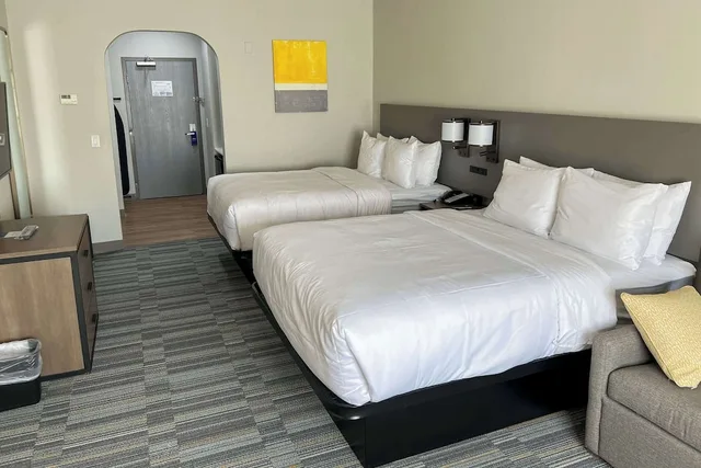 جناح بسريرين كوين مع أريكة لذوي الإعاقة، Comfort Inn and Suites Lubbock TX 1/4