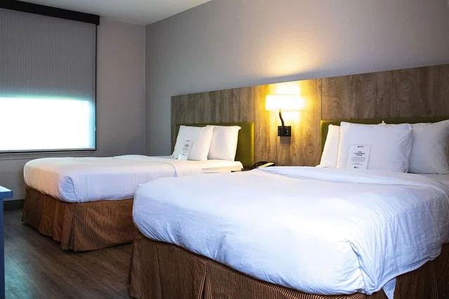 غرفة بسريرين كوين يُسمح فيها بالحيوانات الأليفة لذوي الإعاقة، Country Inn & Suites by Radisson, Carlisle, PA 2/6
