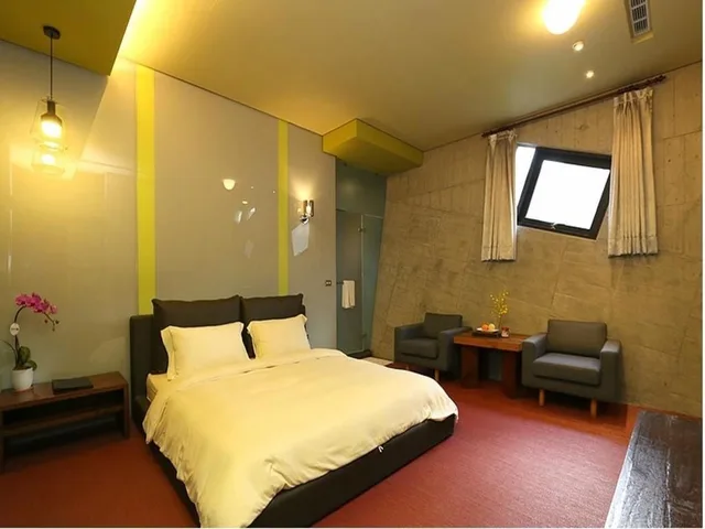 غرفة اقتصادية بسرير كينج بحوض استحمام، Smoking Rock Resort 1/3
