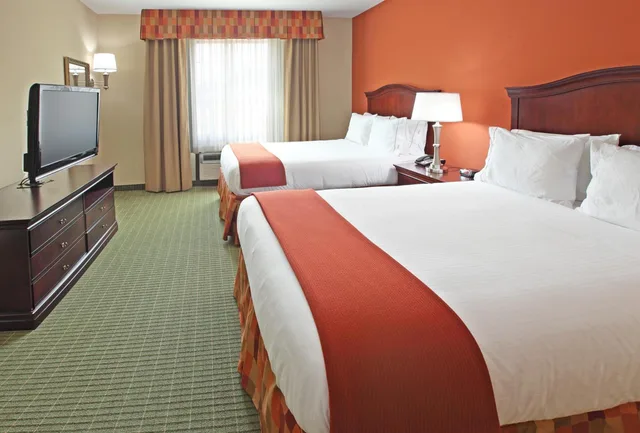 جناح عائلي، Holiday Inn Express Hotel Suites Henderson Traffic Star 4/8
