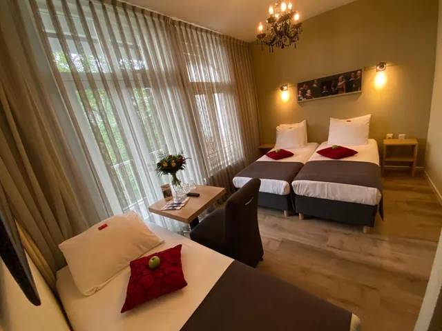 غرفة ثلاثية بشرفة، Alp Hotel Amsterdam 2/6
