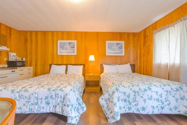 غرفة عائلية بسريرين كوين بمطبخ صغير، Parkside Motel by OYO Meadville Conneaut Lake 1/7