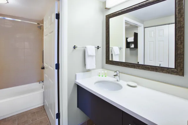 2 Bedrooms, Suite, Staybridge Suites Cleveland Mayfield Heights Beachwood 3/4