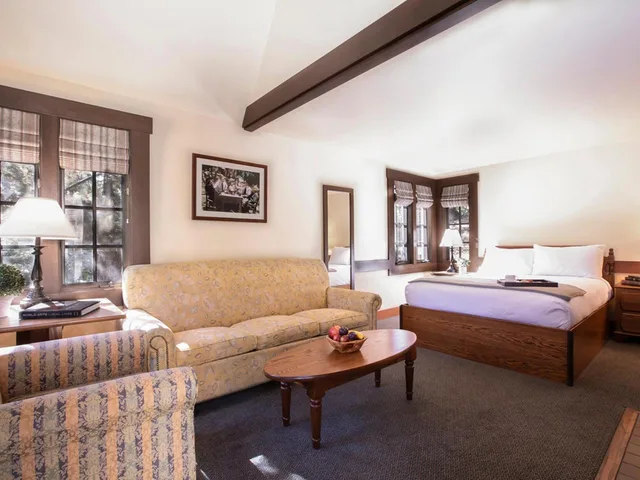 2 Bedrooms, Chalet, 2 Bathrooms, UCLA Lake Arrowhead Lodge 4/6