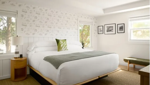 Room, King Bed, Main House، The Penny Lane 1/4