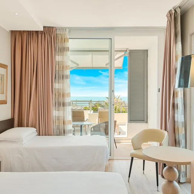 غرفة ثلاثية بشرفة، Hotel Excelsior 3/9