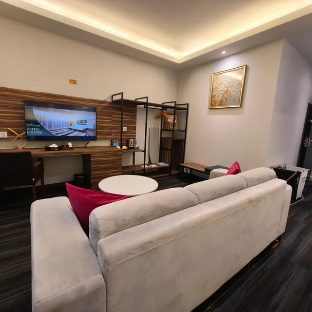غرفة بسرير كينج بجاكوزي، Asiatic Hotel 7/9