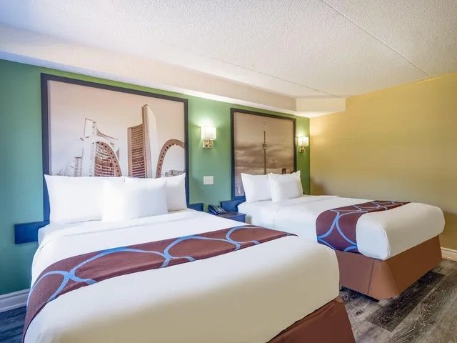 غرفة بسريرين كوين، Super 8 by Wyndham Toronto East ON 4/9