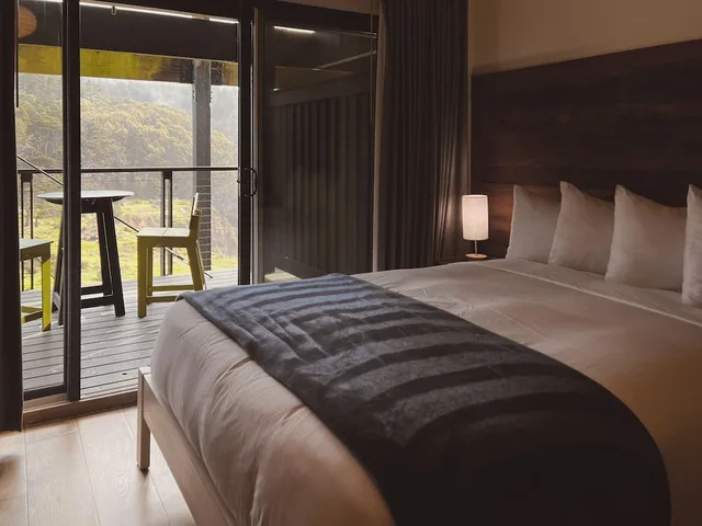 غرفة عائلية بسرير كوين وسريرين منفصلين، Timber Cove Resort 2/4