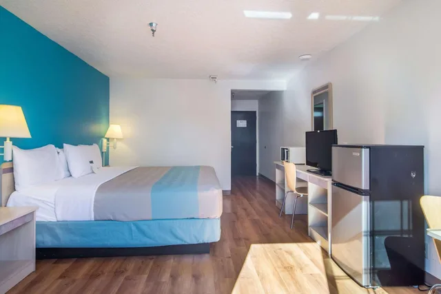 غرفة بسرير كوين لذوي الإعاقة، Motel6 The Dalles, OR 1/10