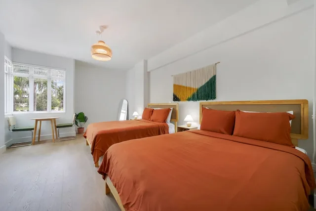 غرفة قياسية بسريرين مزدوجين بحمام خاص، Tropics Hotel And Hostels 1/5