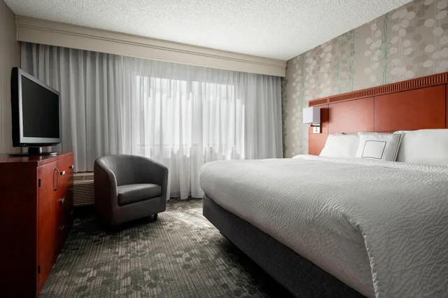 غرفة بسرير كينج، Courtyard by Marriott San Francisco Airport 2/5