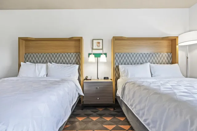 غرفة قياسية بسرير كوين، Holiday Inn St. Petersburg West 2/10