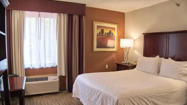 غرفة بسرير كينج، Comfort Inn Paramus - Hackensack 1/2