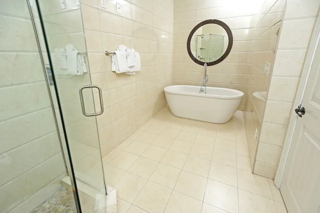 3 Bedrooms, Suite, 1 King and 2 Queen Beds, Ocean Front، Bali Bay Resort 10/10