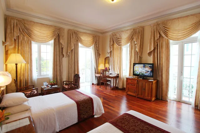 Room, Queen Bed, Continental Saigon 4/8
