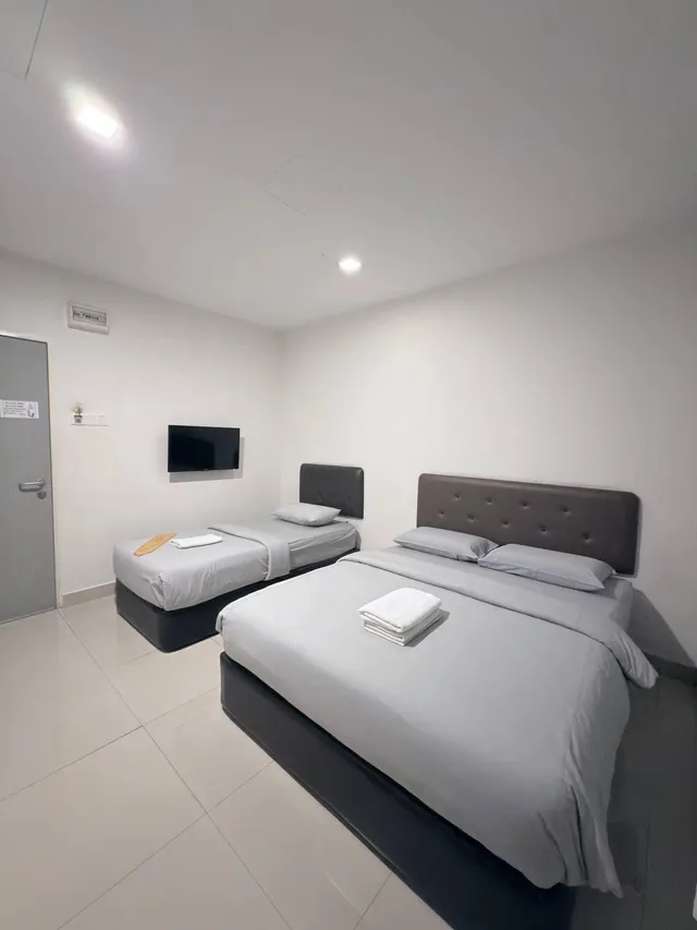 Room, Triple, 1 Double and 1 Single Bed, Viva Hotel 2/3