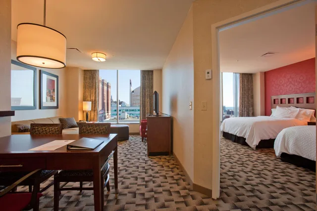 جناح بسرير كوين لذوي الإعاقة، Embassy Suites Buffalo 3/3