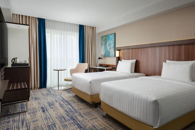 جناح جونيور بسرير كينج بغرفة نوم واحدة مع أريكة، Courtyard by Marriott Tashkent 6/10