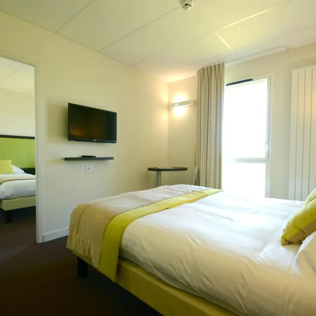 غرفة بسرير مزدوج أو سريرين منفصلين، The Originals City, Hotel La Verriaire, Cholet Sud 1/10
