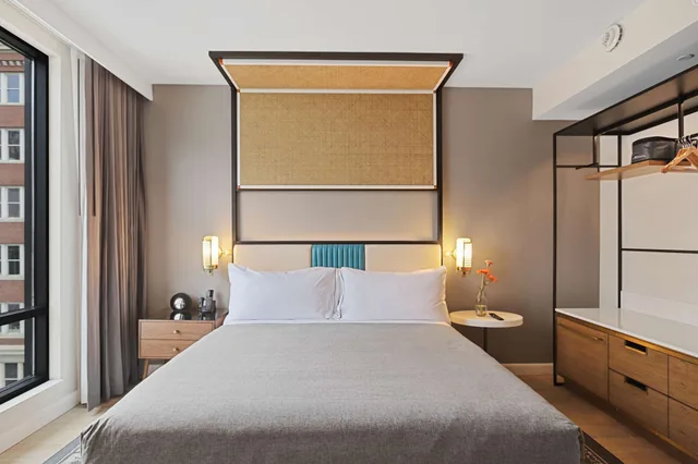 جناح بسرير كينج بحوض استحمام، Canopy by Hilton Memphis Downtown 2/5