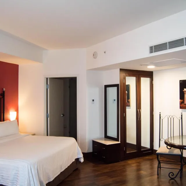 جناح بسرير كوين لذوي الإعاقة، Holiday Inn & Suites Guadalajara Centro Historico 4/9