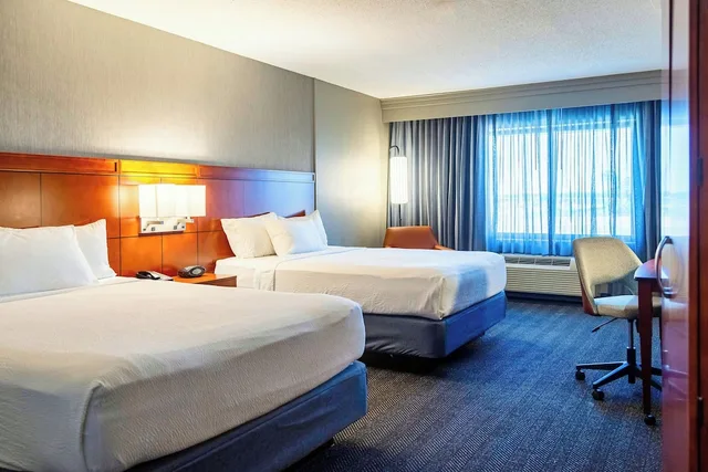 غرفة بسريرين كوين، Courtyard Biloxi North D Iberville 1/9