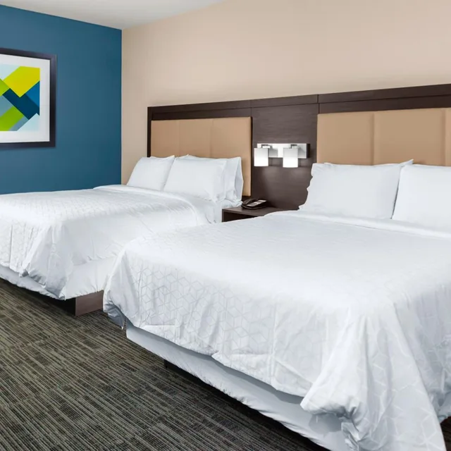 غرفة قياسية بسريرين كوين بحوض استحمام لذوي الإعاقة، HOLIDAY INN EXPRESS KANSAS CITY DOWNTOWN 6/6