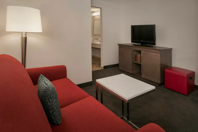 جناح بسرير كينج لذوي الإعاقة، Hampton Inn and Suites Milwaukee Downtown 1/2