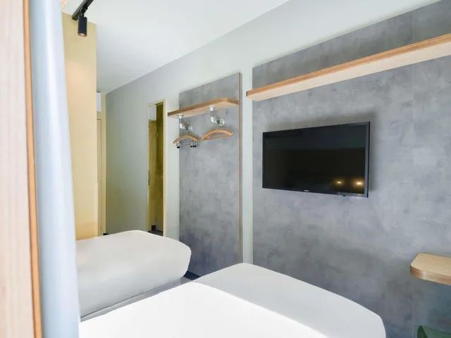 غرفة ثلاثية بسريرين منفصلين وسرير بطابقين وثلاثة أسرّة، IBIS BUDGET SAINT MAURICE 4/6