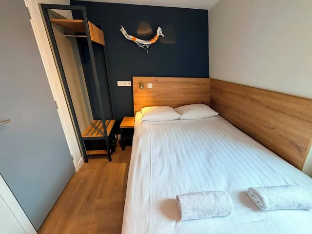 غرفة قياسية بسرير مزدوج بحمام خاص، Continental Hotel 4/7
