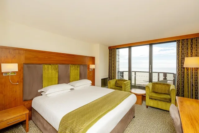 غرفة بريميوم بسرير مزدوج بإطلالة على البحر، The View Hotel 6/10