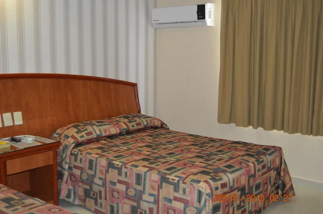 Room, Twin Beds, Hotel Impala 6/10