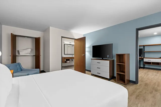 1 Bedroom, Suite, King Bed, Kitchen, Accessible, Everhome Suites Temecula 2/9