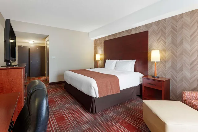 غرفة بسرير كينج لذوي الإعاقة، Best Western Plus Muskoka Inn 3/4