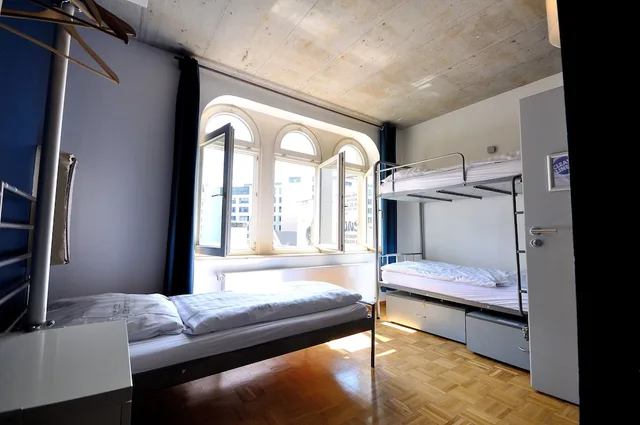سكن مشترك مختلط بثلاثة أسرّة، Five Elements Hostel Frankfurt 2/3