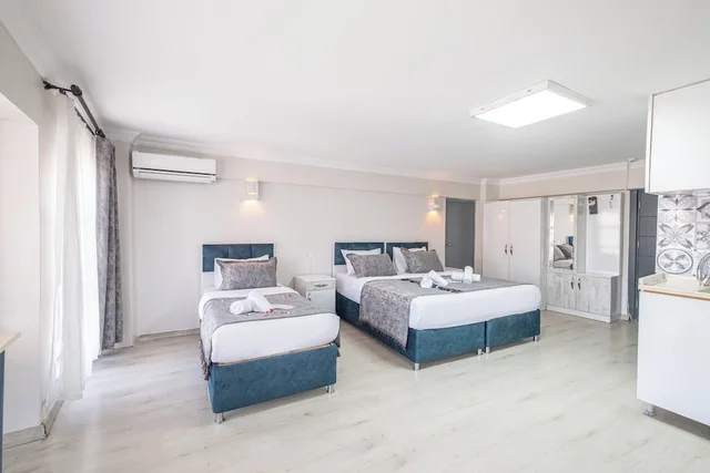 غرفة ديلوكس بسرير مزدوج بشرفة، Oban Suites 2/10