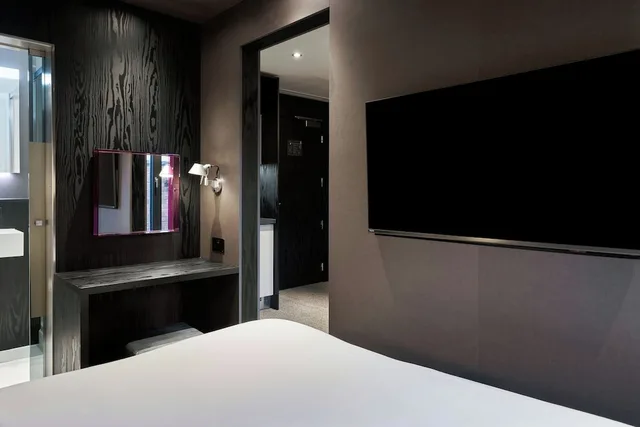 Studio, Double Bed, Bloc Hotel Birmingham 2/3