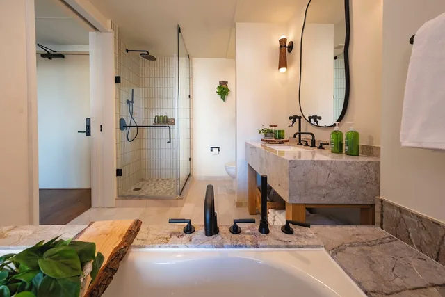 جناح جونيور بسرير كينج بشرفة مع أريكة، 1 Hotel Seattle 2/2