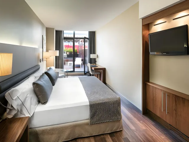 غرفة سوبيريور بشرفة بمسبح خاص، Hotel Catalonia Ramblas 1/1