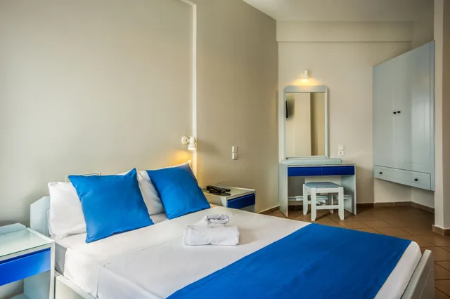 Standard, 1 Double and 1 Single Bed, Central Hersonissos Hotel 4/10