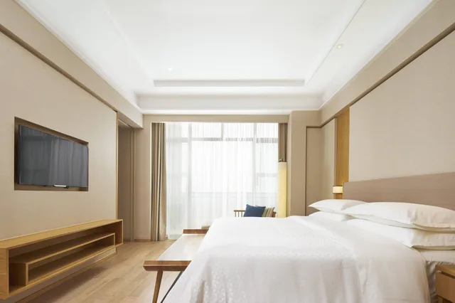 غرفة بسريرين مزدوجين بإطلالة على الجبل بشرفة، Four Points By Sheraton Chengdu Pujiang Resort 1/6