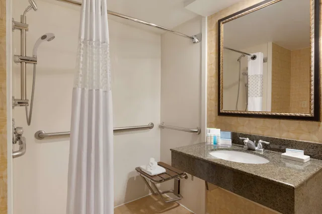 Room, King Bed, Sofa, Accessible, Hampton Inn Miami Airport West 7/9