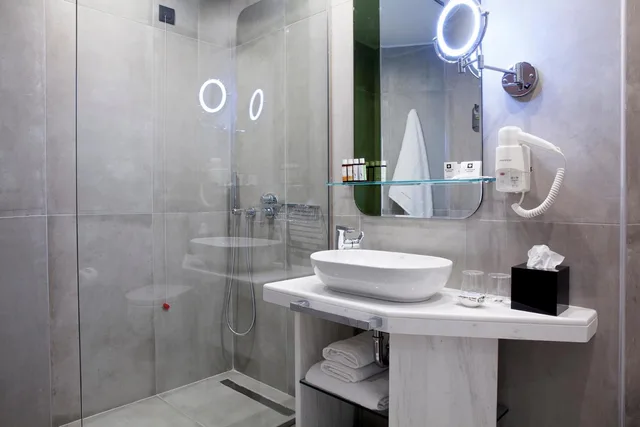 جناح تنفيذي بسرير كوين بإطلالة على المدينة مع أريكة، Zeus Essence Wyndham Athens Residence 8/8