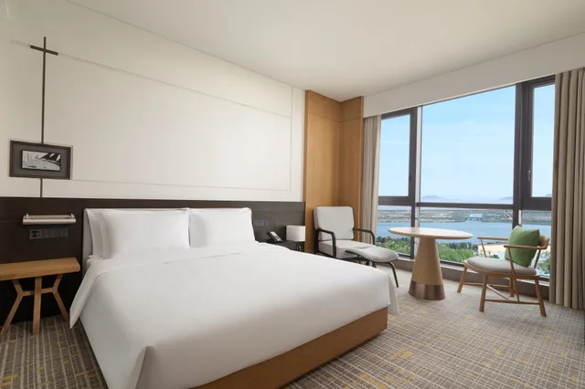 غرفة قياسية بسرير كينج، Holiday Inn Ningbo Xiangshan Damu Bay Hotel 1/2