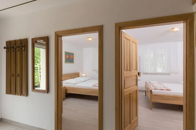 شقة بسريرين كوين بإطلالة على المسبح بشرفة بغرفتي نوم، Villa Celenca 2/3